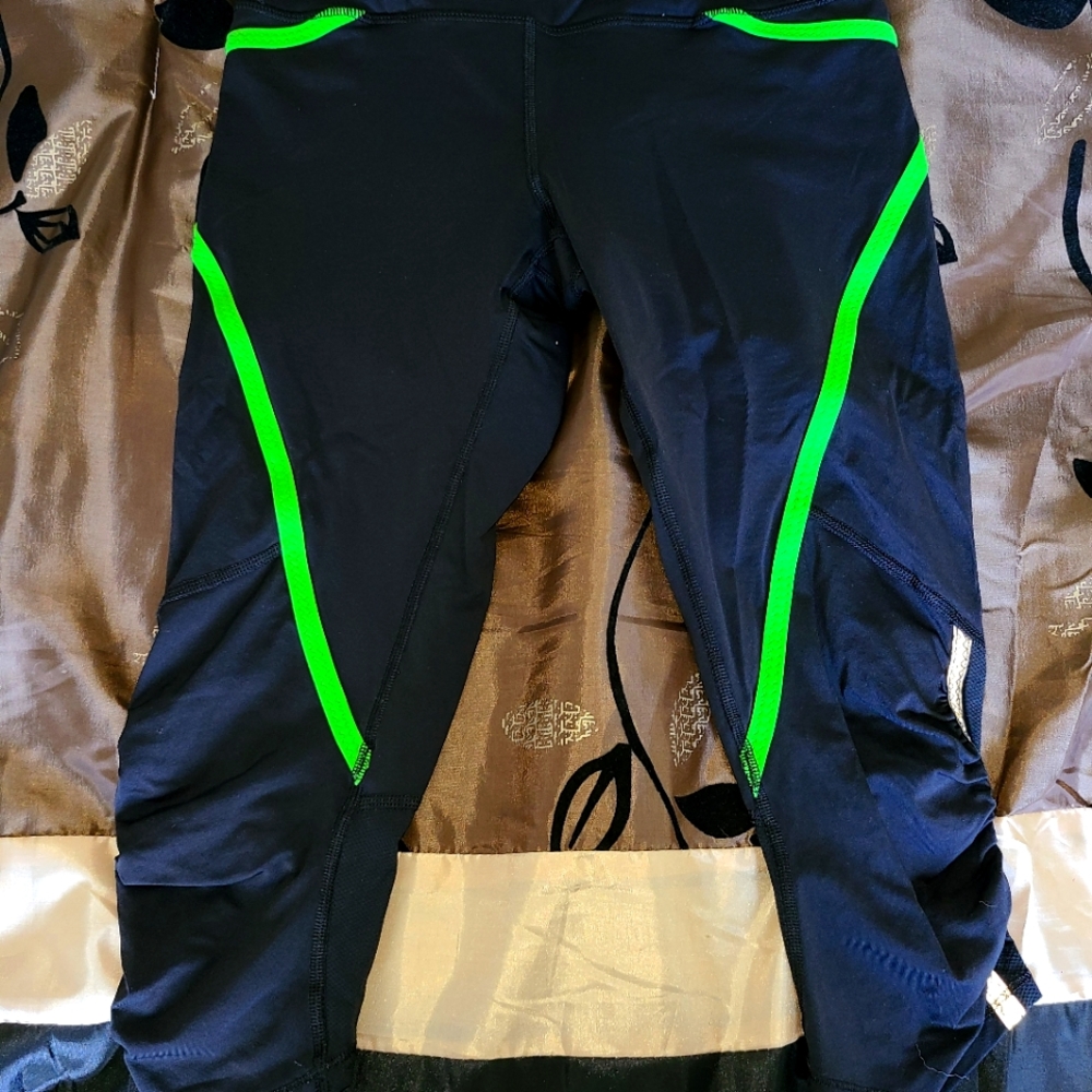 Lululemon capris - Picture 3 of 6